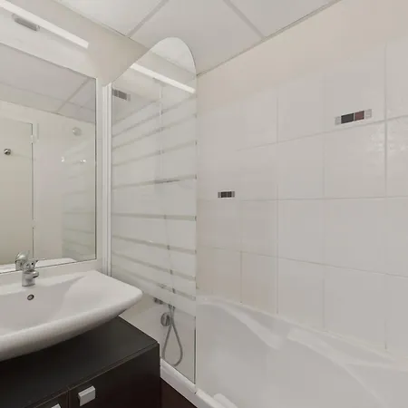 Vue Avec Balcon - Pour 2 Avec Piscine *