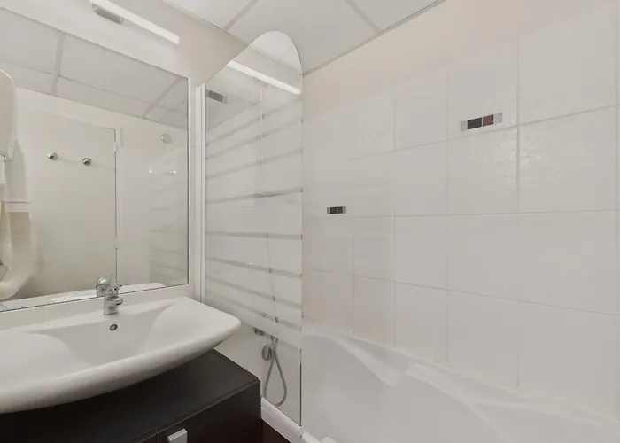 Vue Avec Balcon - Pour 2 Avec Piscine *