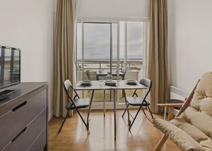 Vue Avec Balcon - Pour 2 Avec Piscine